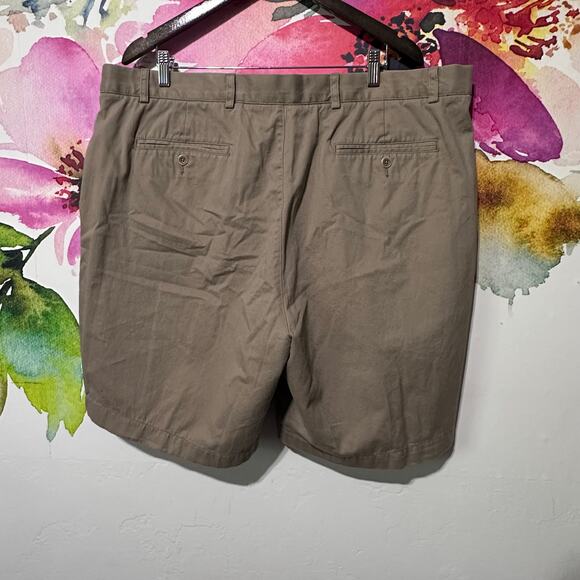 Roundtree & Yorke Causal Mens Chino Shorts Tan Cotton Blend Size 44 Relaxed Fit - Picture 4 of 4